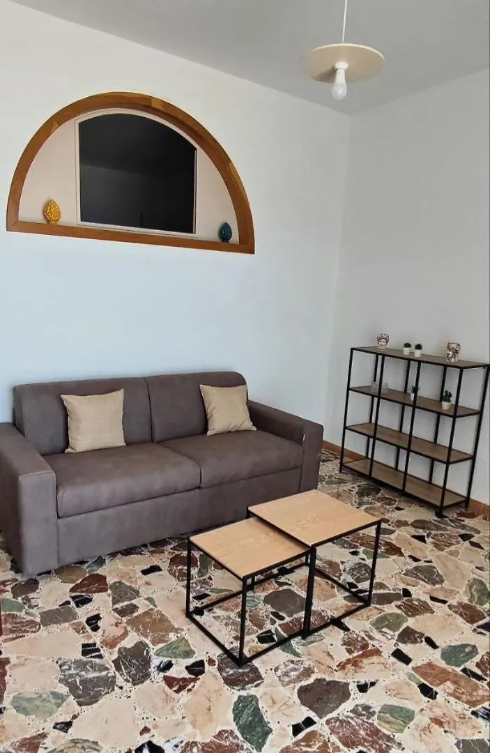 A Casa Dei Nonni Apartamento Giardini Naxos 0*,  Itália