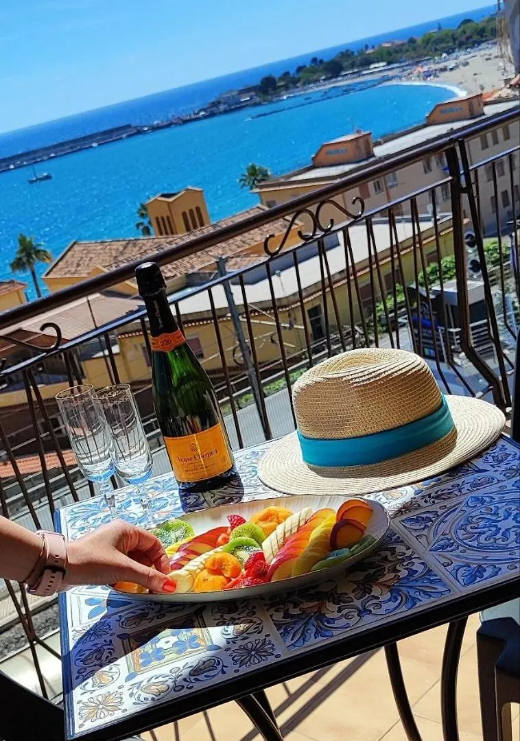A Casa Dei Nonni Apartamento Giardini Naxos Itália