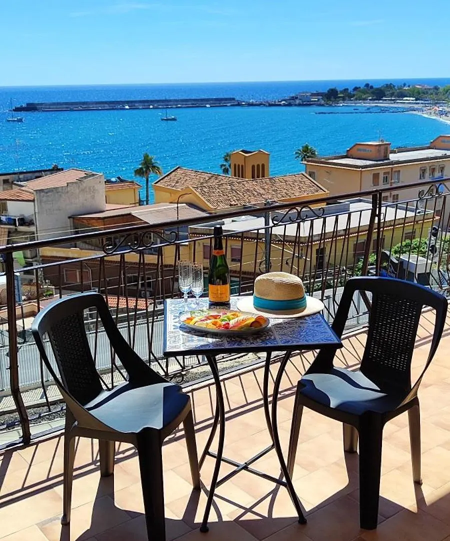 A Casa Dei Nonni Apartamento Giardini Naxos Itália